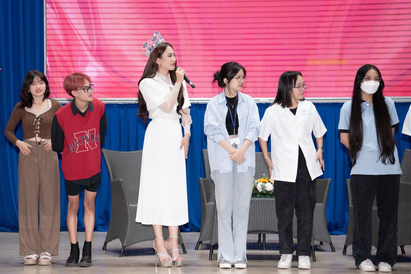 Đêm chung khảo toàn quốc dự kiến tổ chức ngày 19/11 tại TP. HCM, đêm chung kết dự kiến ngày 23/12. Hiện tại, Hoa hậu Việt Nam 2022 thu hút hàng loạt thí sinh đăng ký tham gia và nhận được nhiều hồ sơ ấn tượng.