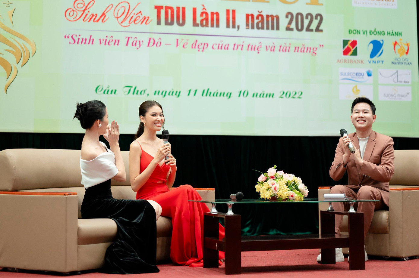 Kết hợp với chương trình bán kết, ban tổ chức Hoa hậu Việt Nam 2022 đã thực hiện buổi giao lưu, tuyển sinh với sự tham gia của các bạn sinh viên Cần Thơ. Tại chương trình, Ngọc Thảo và Thúy Vi đã chia sẻ những câu chuyện, kinh nghiệm của mình khi tham dự Hoa hậu Việt Nam, kêu gọi các bạn sinh viên tự tin bước qua vùng an toàn của bản thân để đăng ký tham dự sân chơi nhan sắc uy tín nhất quốc gia.