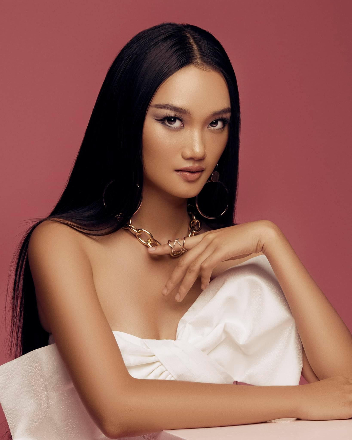 Siêu mẫu Quỳnh Anh khiến khán giả bất ngờ khi vote cho đại diện Thái Lan. Ảnh: FBNV.