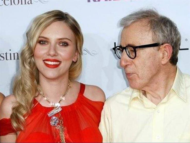 Scarlett Johansson và đạo diễn Woody Allen trong buổi giới thiệu phim Vicky Cristina Barcelona ngày 4/8 tại Westwood (California)