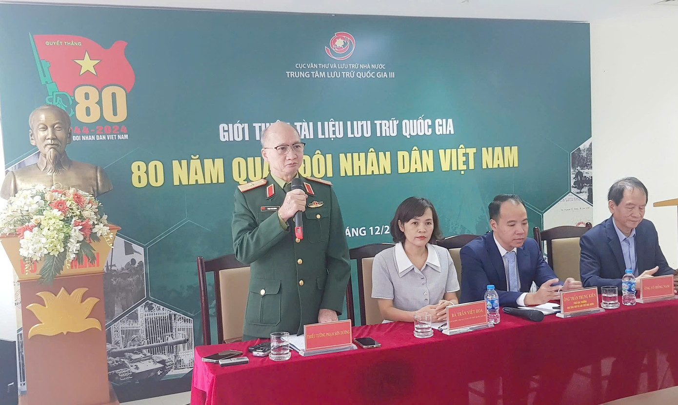 Đại diện Ban tổ chức và khách mời tại Lễ giới thiệu tài liệu lưu trữ 80 năm Quân đội Nhân dân Việt Nam. Ảnh: Kiến Nghĩa. Đại diện Ban tổ chức và khách mời tại Lễ giới thiệu tài liệu lưu trữ 80 năm Quân đội Nhân dân Việt Nam. Ảnh: Kiến Nghĩa.