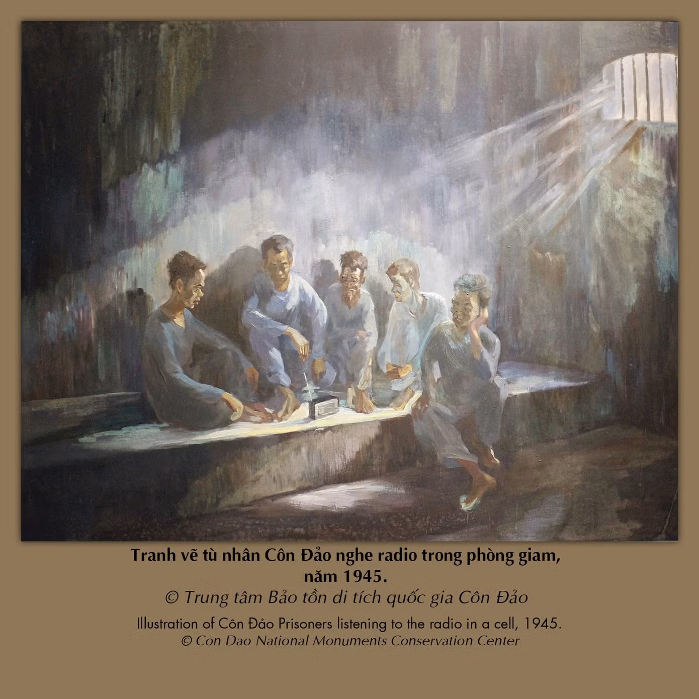 Tranh vẽ tù nhân Côn Đảo nghe radio trong phòng giam, năm 1945.
