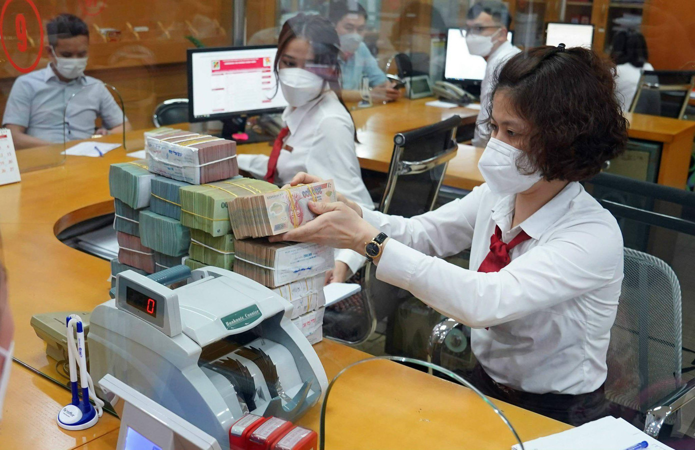 Sau nới room tín dụng, Phó Thống đốc Đào Minh Tú nhấn mạnh, việc quản lý dòng tiền, theo dõi hoạt động của các NHTM rất cần thiết (minh họa: Như Ý) Sau nới room tín dụng, Phó Thống đốc Đào Minh Tú nhấn mạnh, việc quản lý dòng tiền, theo dõi hoạt động của các NHTM rất cần thiết (minh họa: Như Ý)