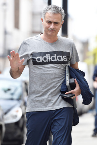 Bên trong phòng làm việc của Mourinho tại M.U ảnh 1