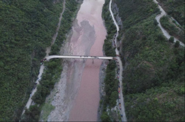 Đàn voi băng qua sông Nguyên Giang Đàn voi băng qua sông Nguyên Giang