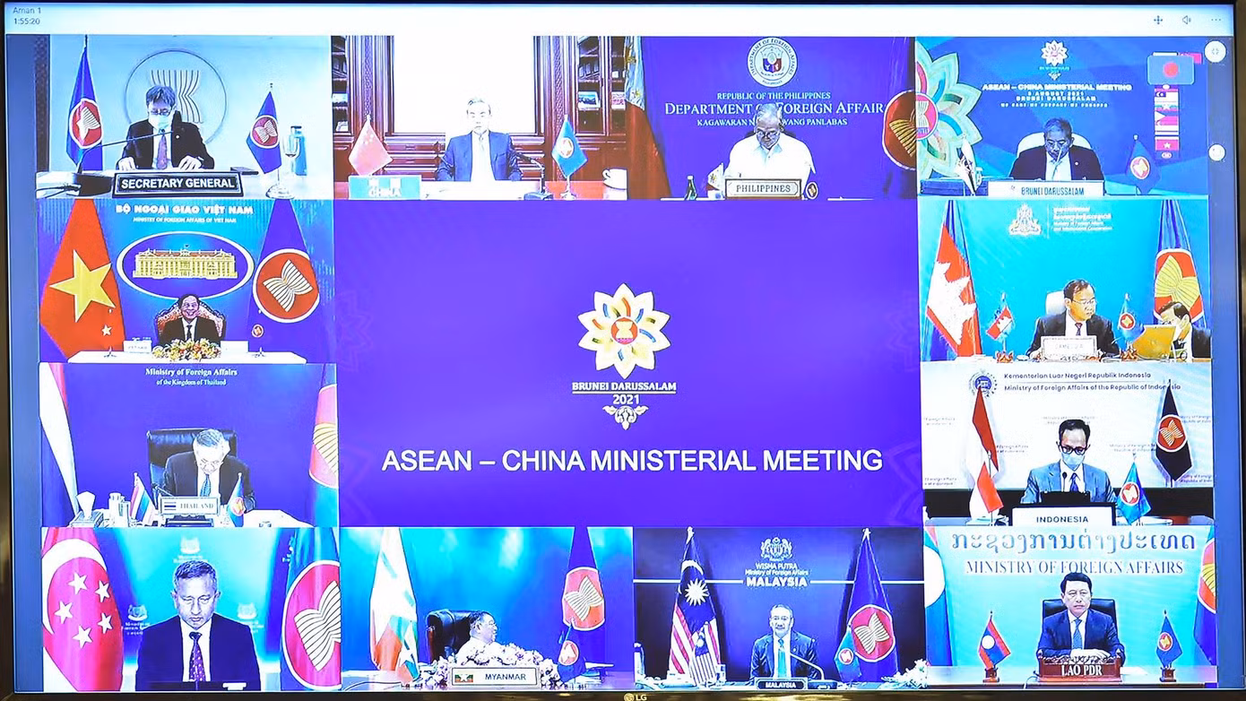 Các Bộ trưởng Ngoại giao ASEAN – Trung Quốc dự hội nghị trực tuyến ngày 3/8. (Ảnh: Mofa) Các Bộ trưởng Ngoại giao ASEAN – Trung Quốc dự hội nghị trực tuyến ngày 3/8. (Ảnh: Mofa)