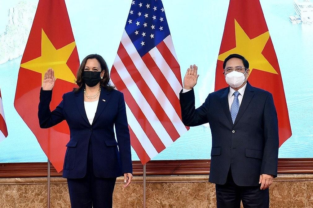 Trong cuộc gặp Thủ tướng Phạm Minh Chính sáng 25/8, bà Harris thông báo Mỹ hỗ trợ Việt Nam thêm 1 triệu liều vắc-xin Pfizer để giúp Việt Nam trong cuộc chiến chống đại dịch, nâng tổng số vắc-xin viện trợ cho Việt Nam lên 6 triệu liều. (Ảnh: TTXVN) Trong cuộc gặp Thủ tướng Phạm Minh Chính sáng 25/8, bà Harris thông báo Mỹ hỗ trợ Việt Nam thêm 1 triệu liều vắc-xin Pfizer để giúp Việt Nam trong cuộc chiến chống đại dịch, nâng tổng số vắc-xin viện trợ cho Việt Nam lên 6 triệu liều. (Ảnh: TTXVN)