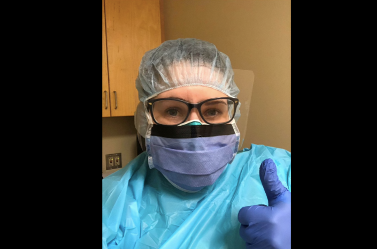 Nichole Atherton trong trang phục bảo hộ. (Ảnh: Reuters)