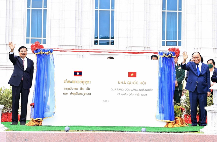 Chủ tịch nước Nguyễn Xuân Phúc và Tổng Bí thư, Chủ tịch nước Lào dự lễ khánh thành và trao tặng công trình Nhà Quốc hội Lào. (Ảnh: TTXVN) Chủ tịch nước Nguyễn Xuân Phúc và Tổng Bí thư, Chủ tịch nước Lào dự lễ khánh thành và trao tặng công trình Nhà Quốc hội Lào. (Ảnh: TTXVN)