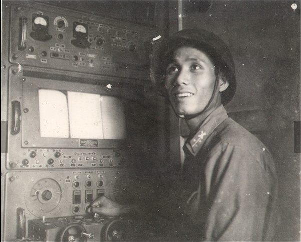 Đồng chí Nguyễn Văn Đức – sĩ quan điều khiển tiểu đoàn 77 trung đoàn tên lửa 257 (Cờ Đỏ) cùng kíp chiến đấu bắn rơi 4 máy bay B-52 trong 12 ngày đêm năm 1972