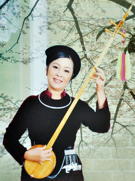 Dương Liễu thể hiện rất ngọt dân ca Tày, làn điệu Sli, Lượn, Giá hai… khiến nhiều người lầm tưởng chị là phụ nữ Tày. Chị sinh ra, lớn lên ở huyện Phục Hòa, tỉnh Cao Bằng, trong bản nhỏ quy tụ nhiều dân tộc anh em nên dù là người Kinh nhưng Dương Liễu có thể nói thạo tiếng Tày, tiếng Nùng. Mỗi khi nghe chị hát, đồng bào dân tộc lại khen: “Hát đây lố” (Hát rất hay)