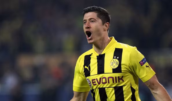 Lewandowski rẻ hơn 10 cầu thủ đá chính Real (chỉ đắt hơn Diego Lopez) đã ghi 4 bàn thắng