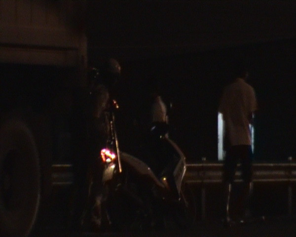 Toàn cảnh “làm luật”: Dừng xe, trao đổi, chung chi...