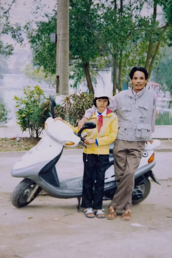 Hoàng Thùy và bố