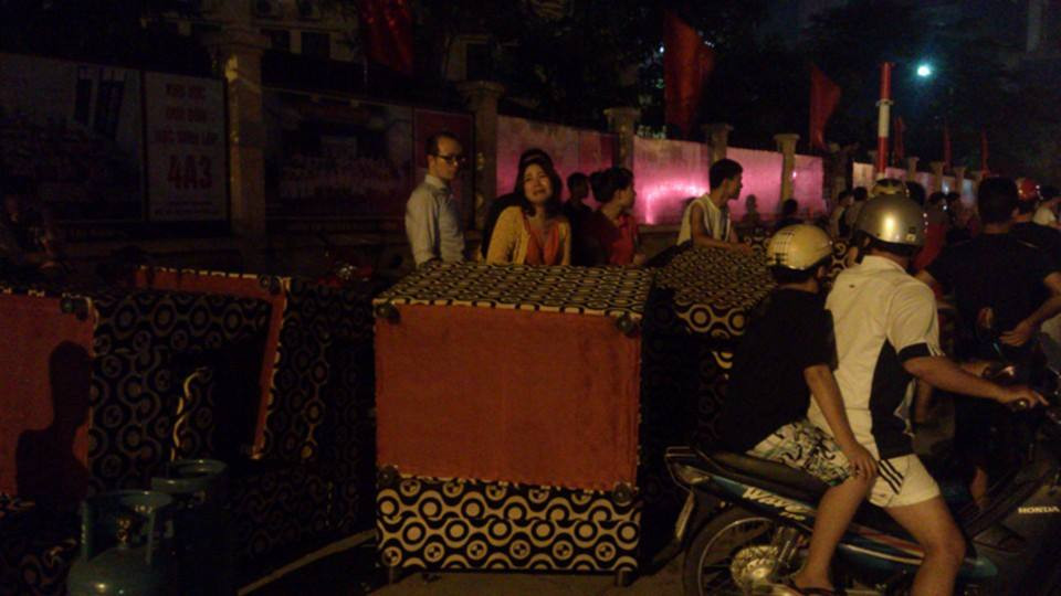 Lửa thiêu rụi dãy hàng quán sau tòa nhà Keangnam ảnh 7