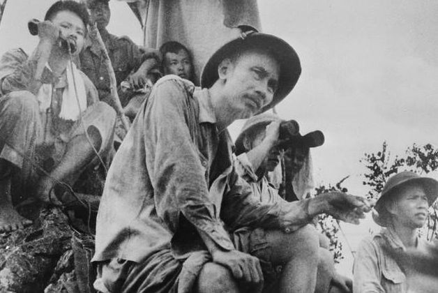 Chủ tịch Hồ Chí Minh theo dõi chặt chẽ diễn biến trận đánh các cứ điểm địch ở Đông Khê, mở màn Chiến dịch Biên giới (16/9/1950). Chủ tịch Hồ Chí Minh theo dõi chặt chẽ diễn biến trận đánh các cứ điểm địch ở Đông Khê, mở màn Chiến dịch Biên giới (16/9/1950).