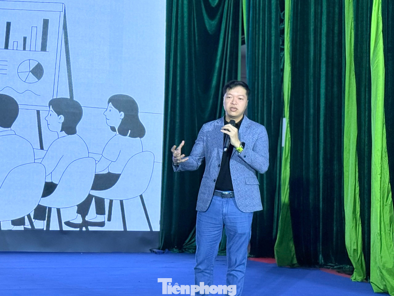 Ông Đào Hoàng Thanh- Chủ tịch quỹ đầu tư mạo hiểm B.ARMY. Ông Đào Hoàng Thanh- Chủ tịch quỹ đầu tư mạo hiểm B.ARMY.