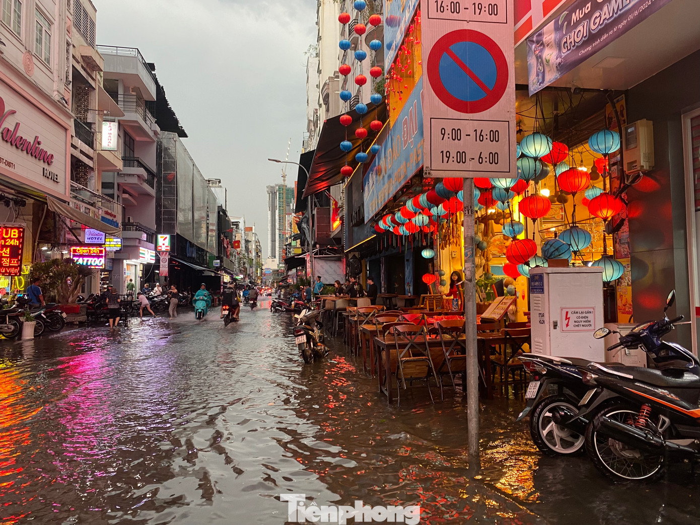 Tại đường Bùi Viện (còn gọi là khu phố &quot;Tây&quot;) khu vực ngập kéo dài từ điểm giao với đường Cống Quỳnh đến đường Đề Thám (quận 1).