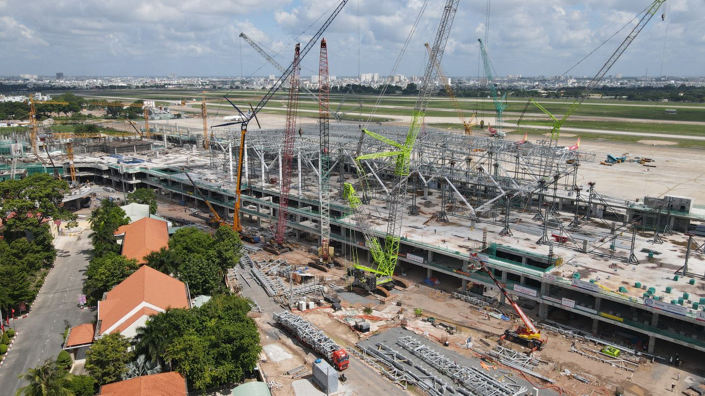 Theo Ban QLDA, mặt bằng chật hẹp nên ảnh hưởng nhiều đến việc thi công nhà ga T3. Ảnh: M.H
