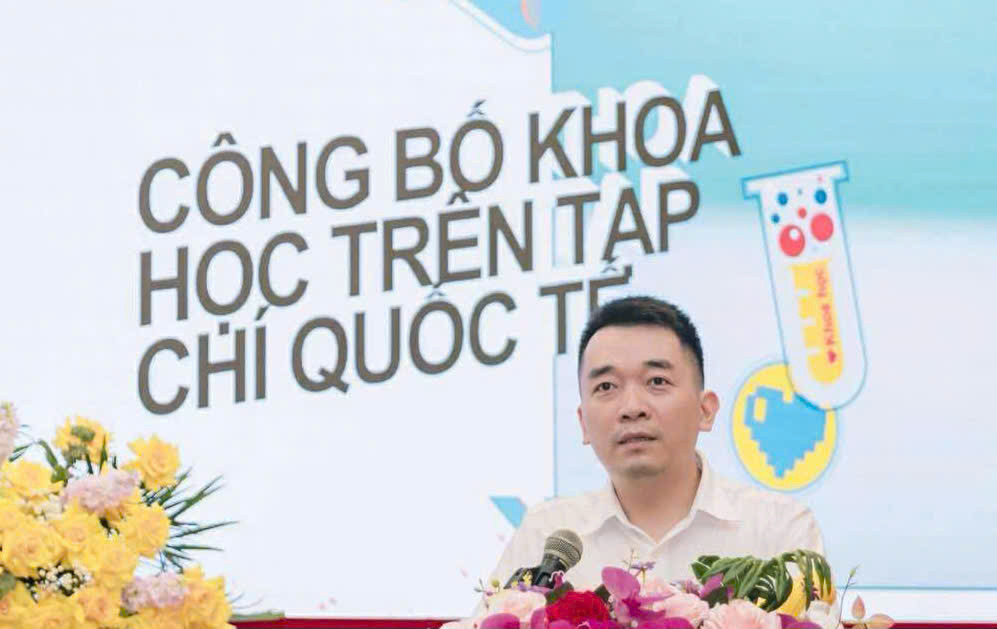 PGS.TS Phạm Chiến Thắng nhấn mạnh rằng công nghệ chỉ là công cụ, giá trị thật sự của báo chí vẫn là tính nhân văn và chất lượng nội dung. PGS.TS Phạm Chiến Thắng nhấn mạnh rằng công nghệ chỉ là công cụ, giá trị thật sự của báo chí vẫn là tính nhân văn và chất lượng nội dung.