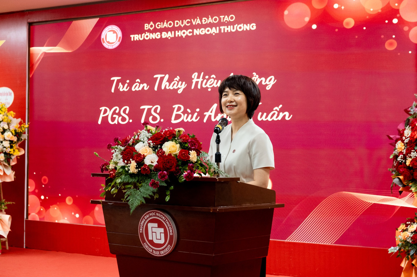 PGS.TS Phạm Thu Hương phát biểu tại lễ tri ân PGS.TS Bùi Anh Tuấn ngày 30/6/2025. PGS.TS Phạm Thu Hương phát biểu tại lễ tri ân PGS.TS Bùi Anh Tuấn ngày 30/6/2025.