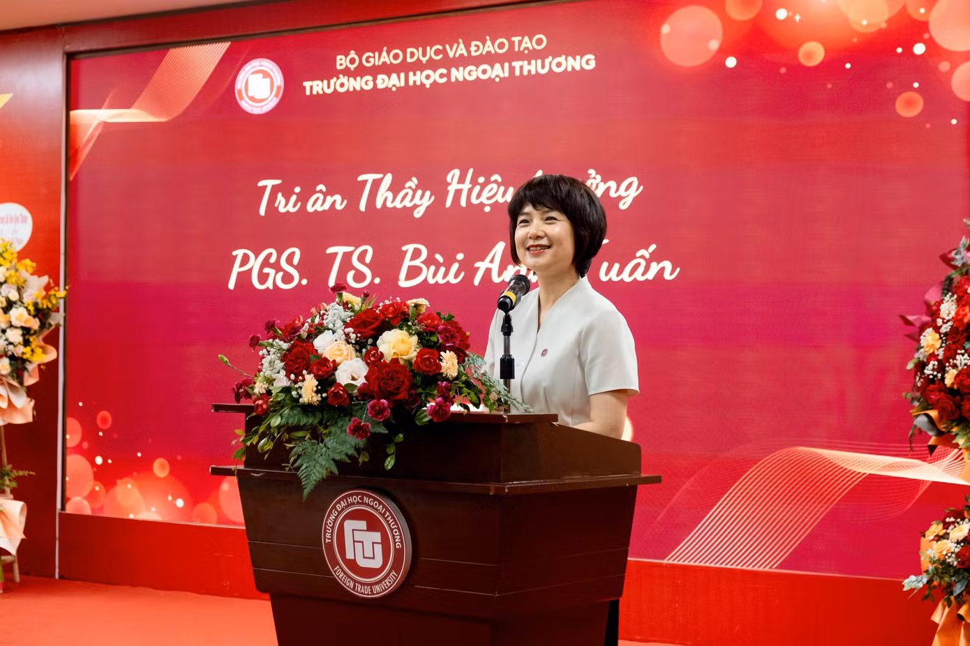 PGS.TS Phạm Thu Hương phát biểu tại lễ tri ân PGS.TS Bùi Anh Tuấn ngày 30/6/2025.