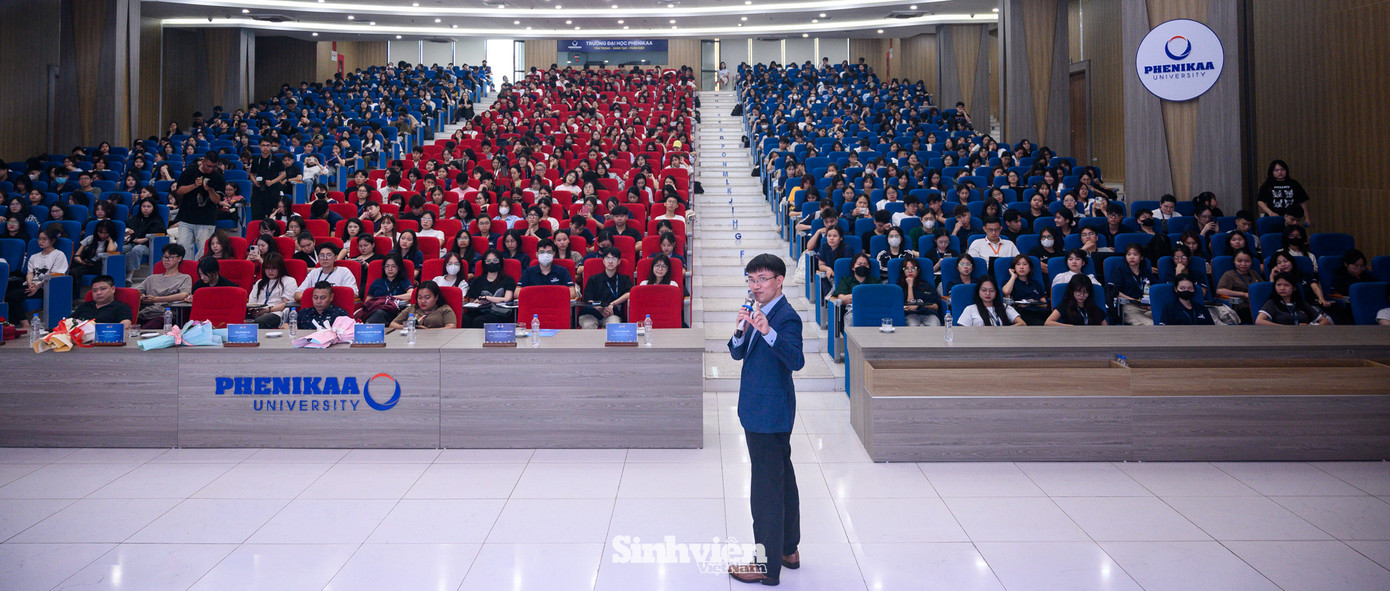 Nhà báo Nguyễn Tuấn Anh chia sẻ về công thức của hành trình học tập suốt đời. Nhà báo Nguyễn Tuấn Anh chia sẻ về công thức của hành trình học tập suốt đời.