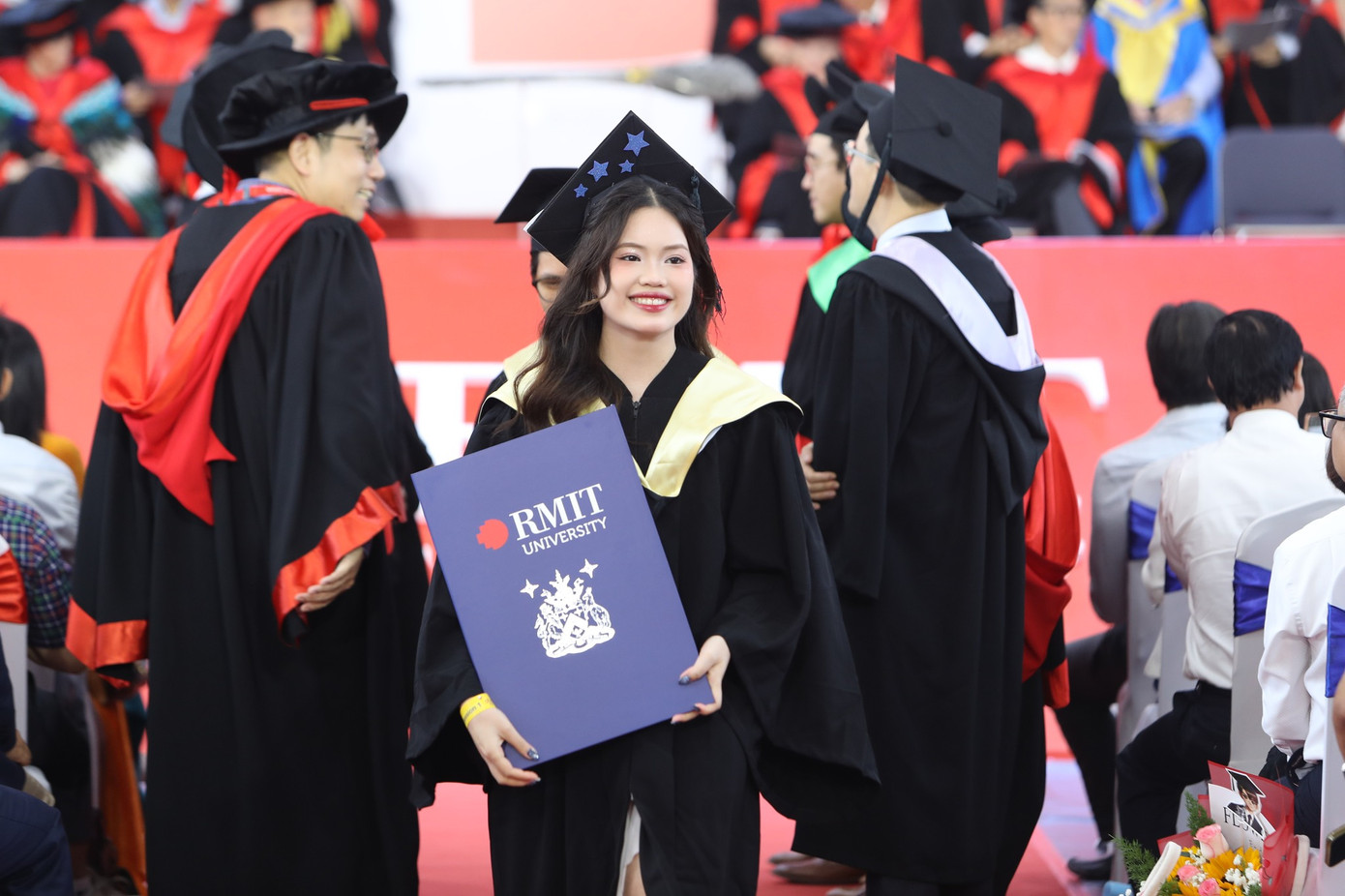 Tân khoa Khóa 2025 Đại học RMIT Việt Nam mừng Lễ tốt nghiệp. (Hình: RMIT) Tân khoa Khóa 2025 Đại học RMIT Việt Nam mừng Lễ tốt nghiệp. (Hình: RMIT)