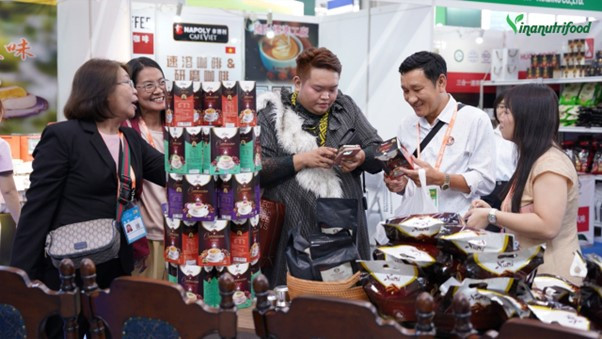 VietNam Coffe House thu hút đông đảo du khách đến tham quan, thưởng thức