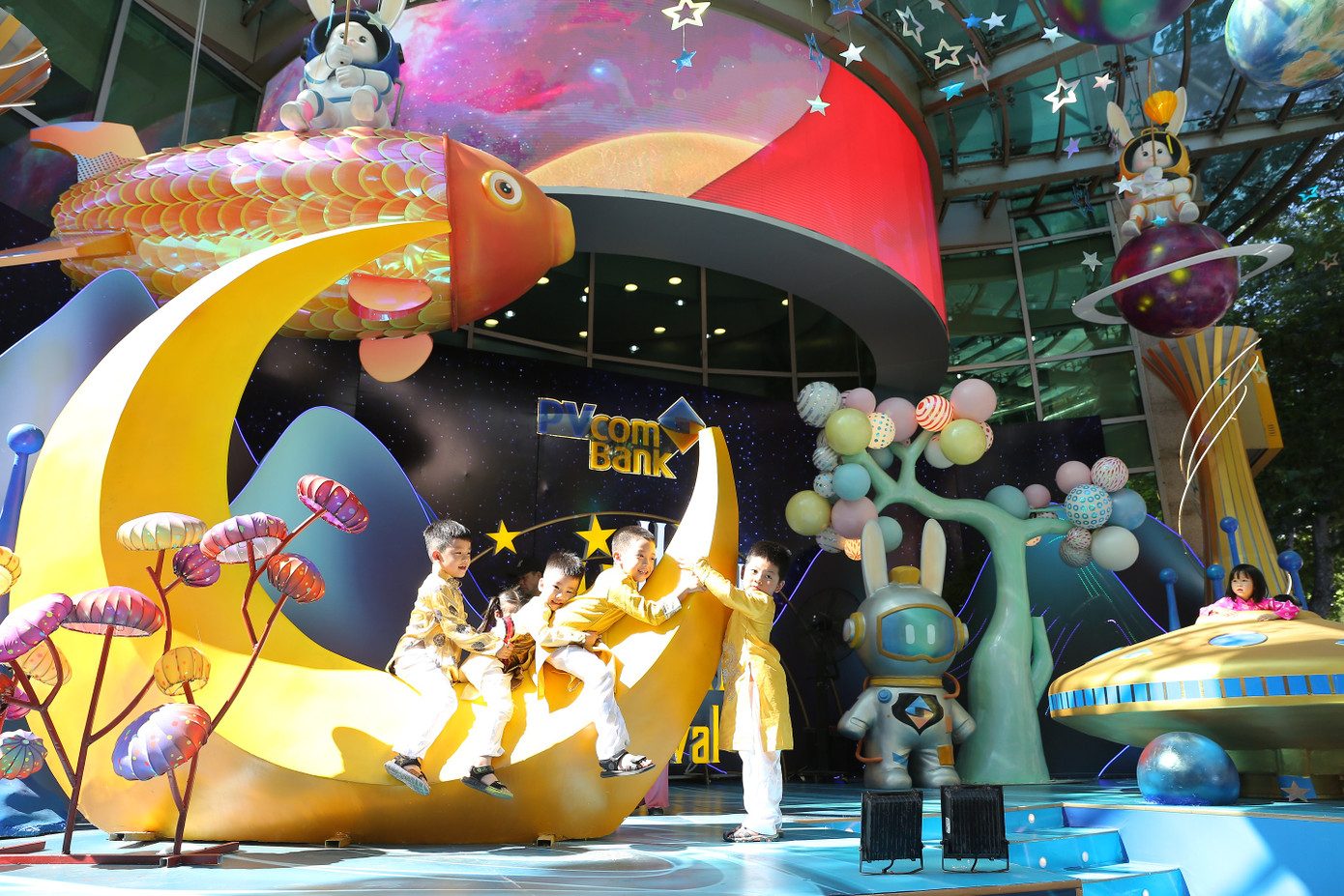 Sảnh chính PVcomBank đã hoàn thiện để chào đón du khách vui chơi trung thu