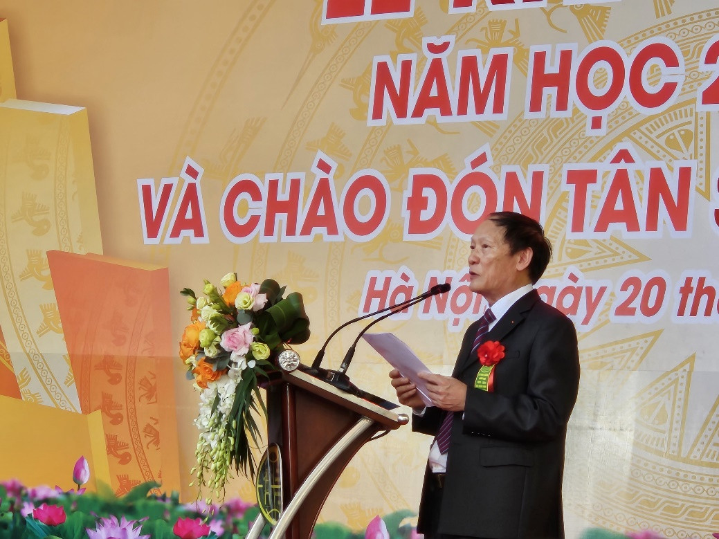 GS. TS Nguyễn Công Nghiệp, Phó Hiệu trưởng Thường trực nhà trường phát biểu tại lễ khai giảng GS. TS Nguyễn Công Nghiệp, Phó Hiệu trưởng Thường trực nhà trường phát biểu tại lễ khai giảng