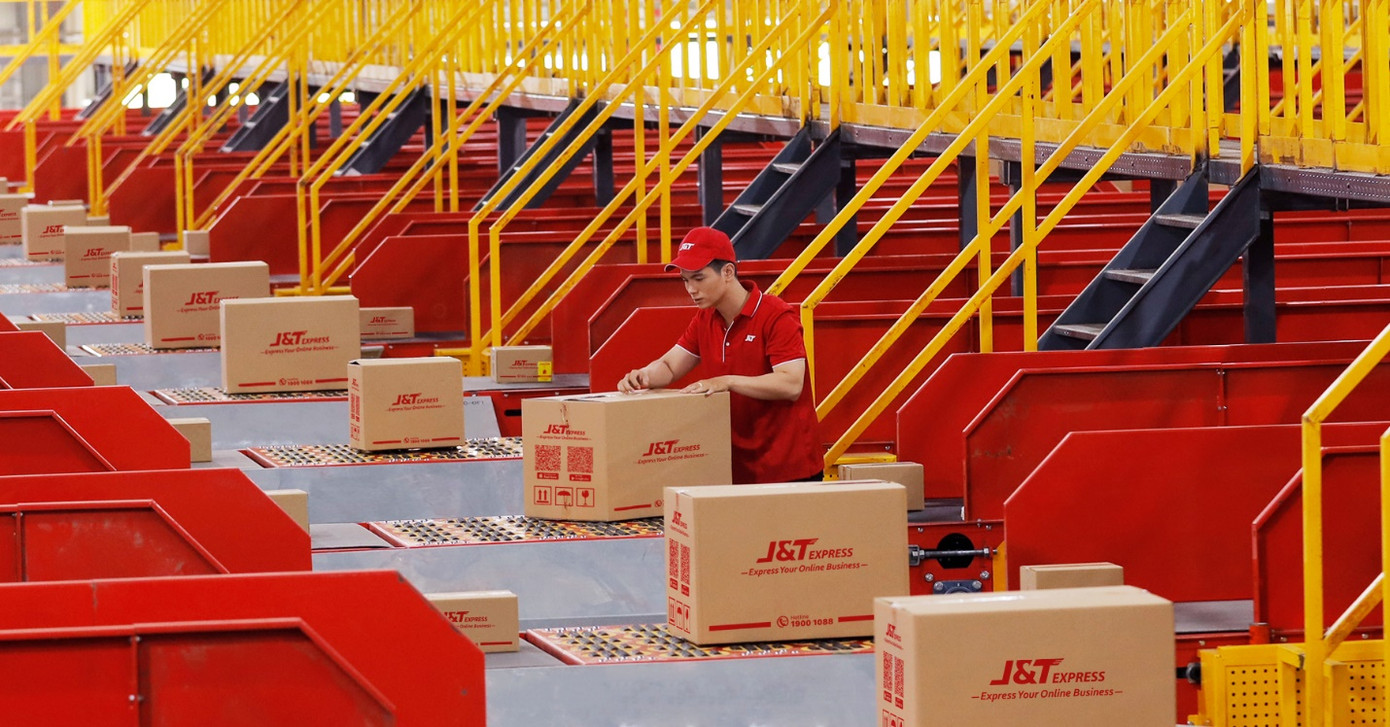 J&T Express áp dụng công nghệ vào khâu vận hành giúp giảm sự phụ thuộc vào lao động thủ công, giảm thiểu sai sót và chi phí vận hành J&T Express áp dụng công nghệ vào khâu vận hành giúp giảm sự phụ thuộc vào lao động thủ công, giảm thiểu sai sót và chi phí vận hành