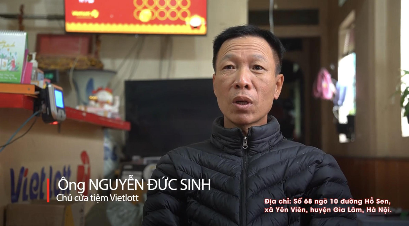 Từng là cán bộ công chức, nhưng vì có bệnh nên ông Sinh chuyển hướng kiếm thu nhập bằng mở điểm bán Vietlott. Từng là cán bộ công chức, nhưng vì có bệnh nên ông Sinh chuyển hướng kiếm thu nhập bằng mở điểm bán Vietlott.