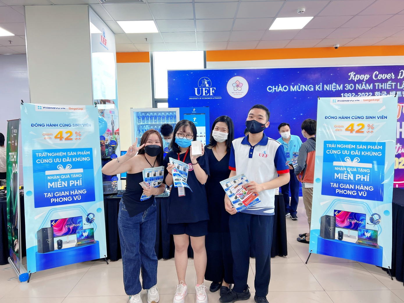 Phong Vũ đồng hành cùng học sinh, sinh viên