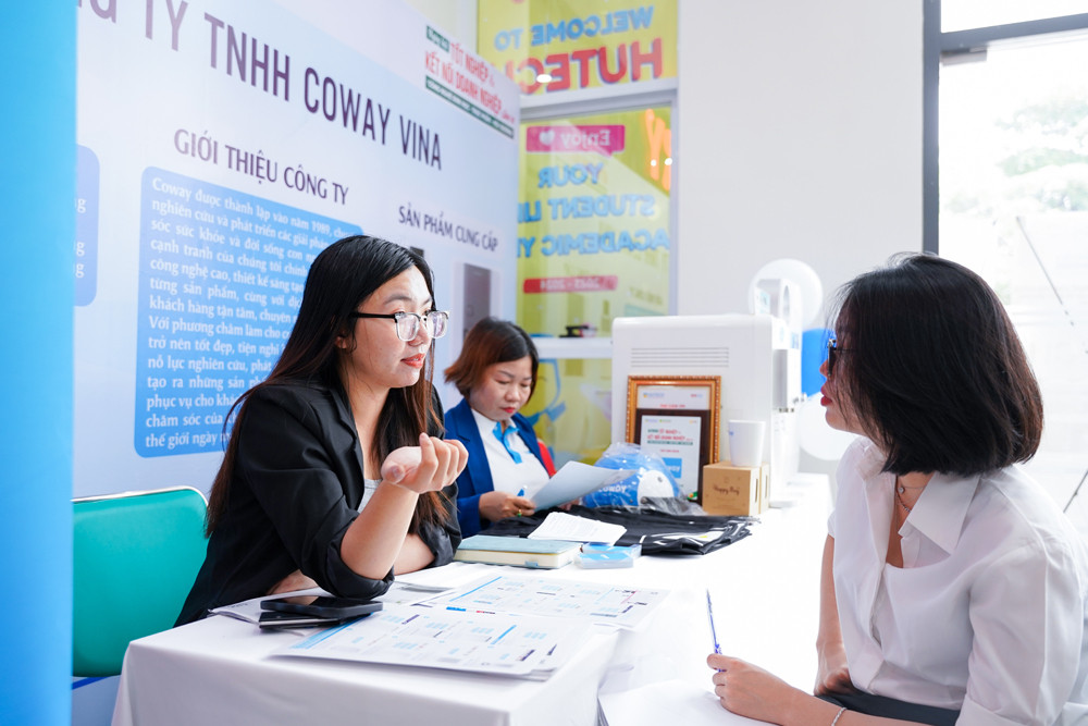 Tự tin phỏng vấn ứng tuyển cùng nhà tuyển dụng, sinh viên HUTECH được đánh giá cao Tự tin phỏng vấn ứng tuyển cùng nhà tuyển dụng, sinh viên HUTECH được đánh giá cao