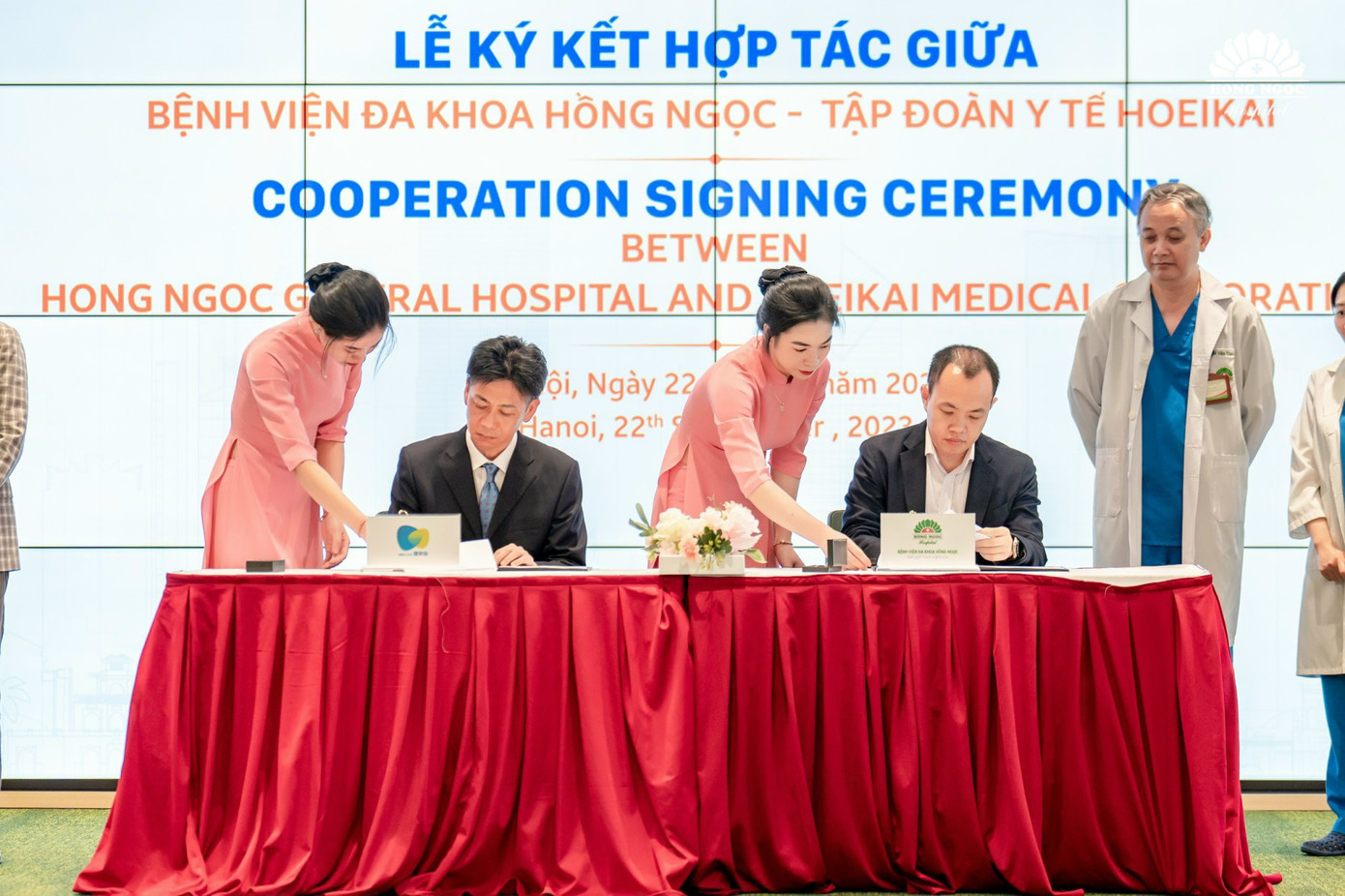 Đại diện Tập đoàn Y tế Hoeikai và Tập đoàn Hồng Ngọc ký kết chuyển giao công nghệ Đại diện Tập đoàn Y tế Hoeikai và Tập đoàn Hồng Ngọc ký kết chuyển giao công nghệ