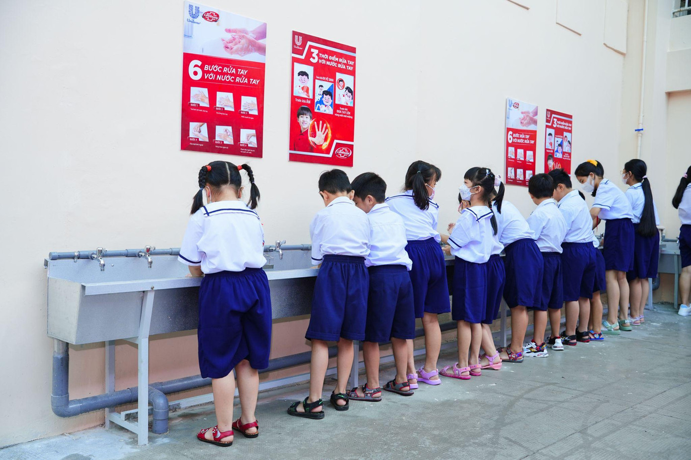 Hệ thống bồn rửa tay tại các trường học được Lifebuoy cải tạo, nâng cấp