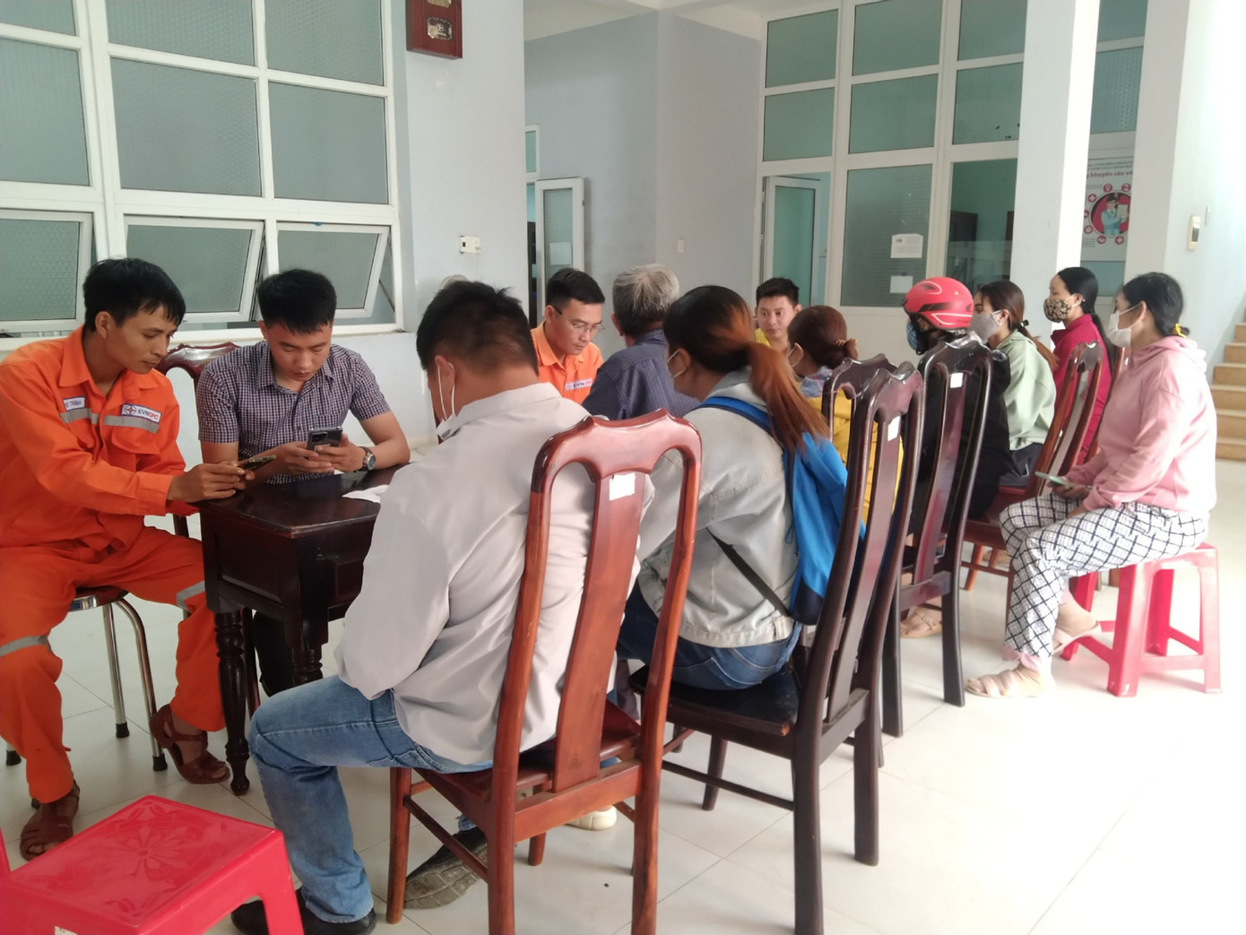 Hướng dẫn, cập nhật thông tin khách hàng phục vụ cho việc chuyển đổi HĐMBĐ điện tử Hướng dẫn, cập nhật thông tin khách hàng phục vụ cho việc chuyển đổi HĐMBĐ điện tử