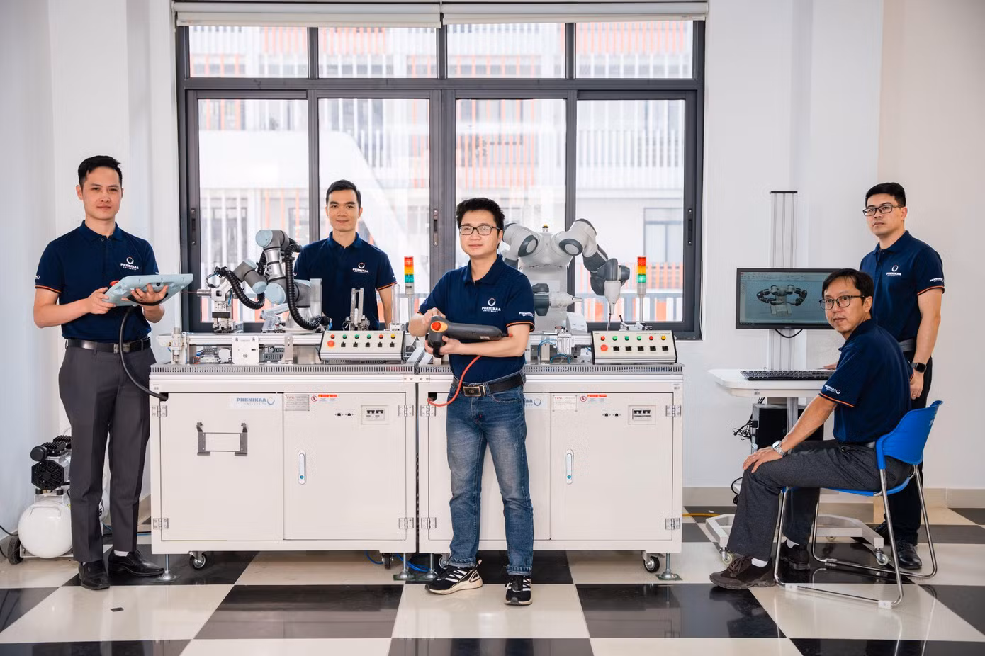Doanh nghiệp và tổ chức đòi hỏi nhân lực của họ phải đáp ứng được một loạt các yêu cầu khác nhau, từ kiến thức chuyên môn đến kỹ năng mềm.