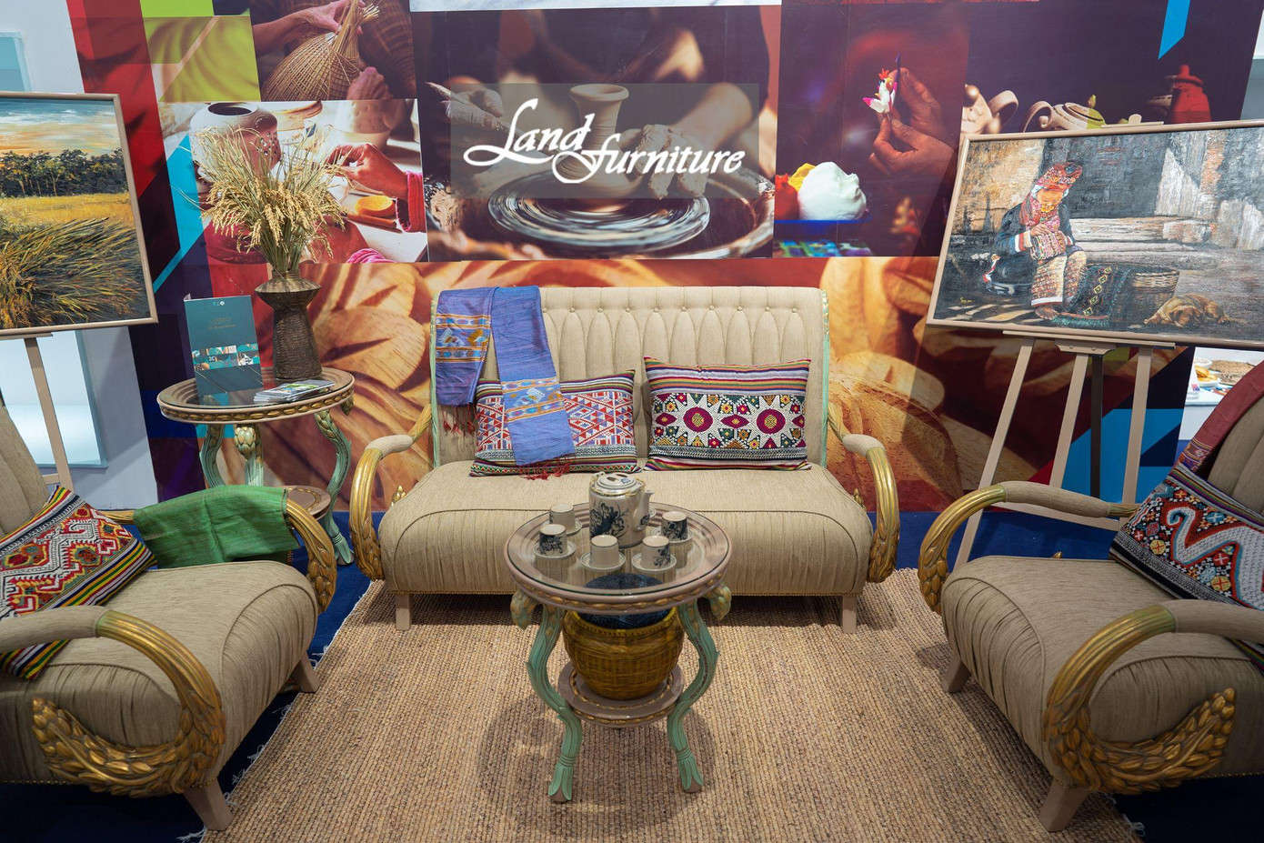 BST Đòng Đòng do LandFurniture sáng tạo được trưng bày tại triển lãm Maison & Objet 2023 tại Pháp. BST Đòng Đòng do LandFurniture sáng tạo được trưng bày tại triển lãm Maison & Objet 2023 tại Pháp.