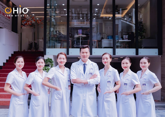 Đội ngũ y bác sĩ dày dặn kinh nghiệm, điều trị chuyên sâu