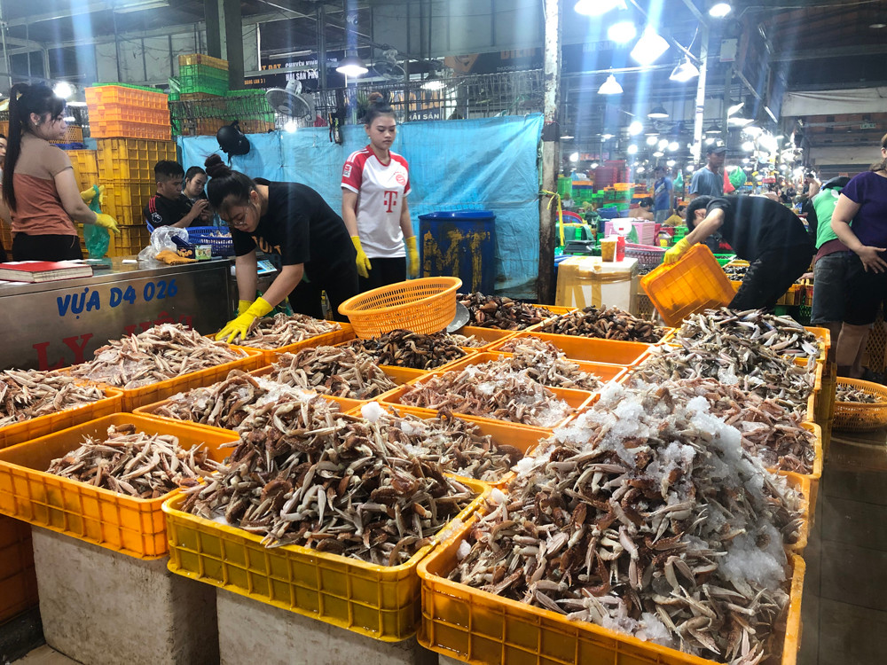 Chợ Bình Điền cung cấp 70% sản lượng thủy hải sản cho thị trường TPHCM và các tỉnh lân cận. Ảnh: SATRA