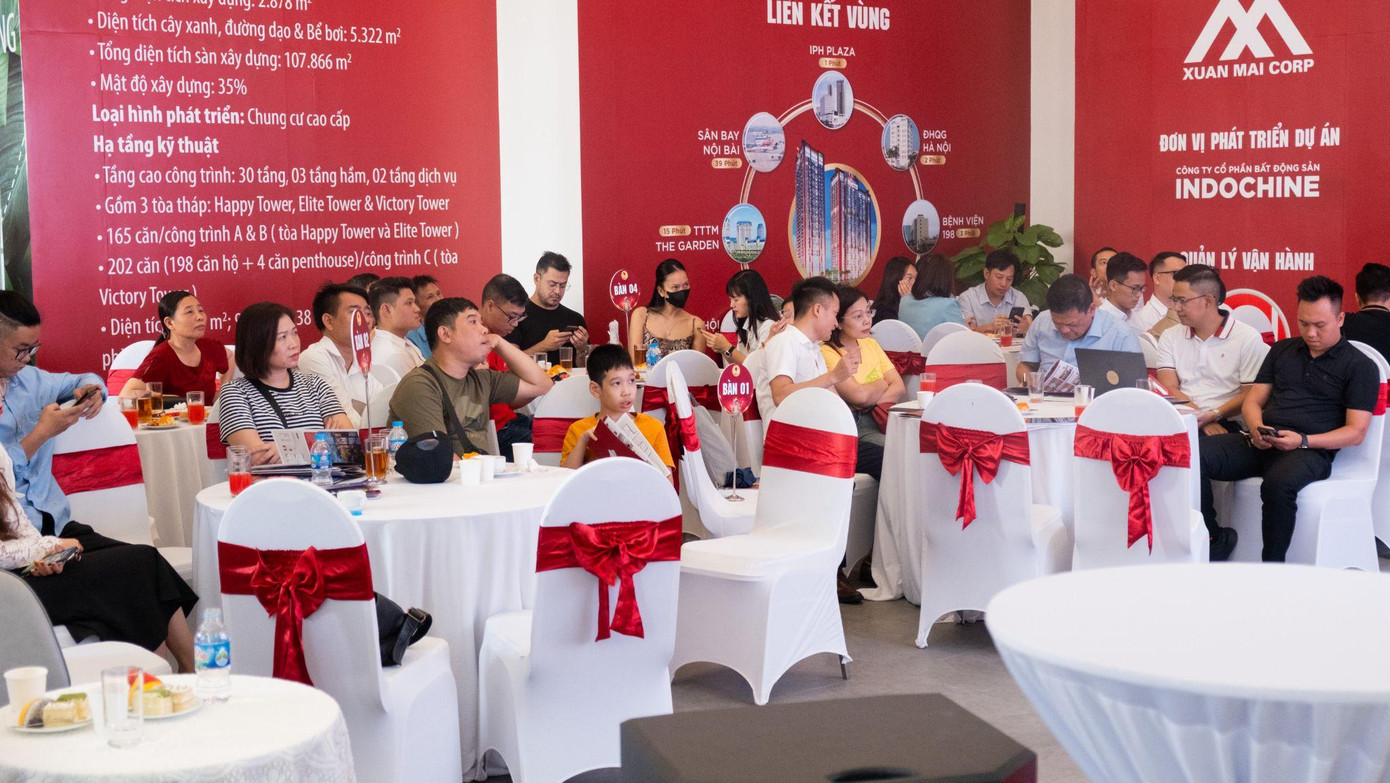 Rất nhiều khách hàng xuống tiền giữ chỗ tại lễ mở bán căn hộ Hanoi Paragon