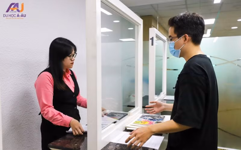 Học sinh được trải nghiệm mô hình phỏng vấn thử đối với du học Mỹ