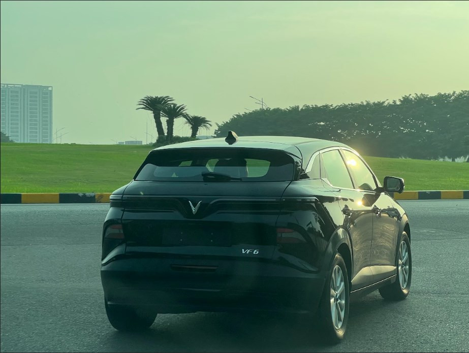 Hình ảnh được cho là VF 6 bản thương mại được bắt gặp trên đường phố Việt Nam