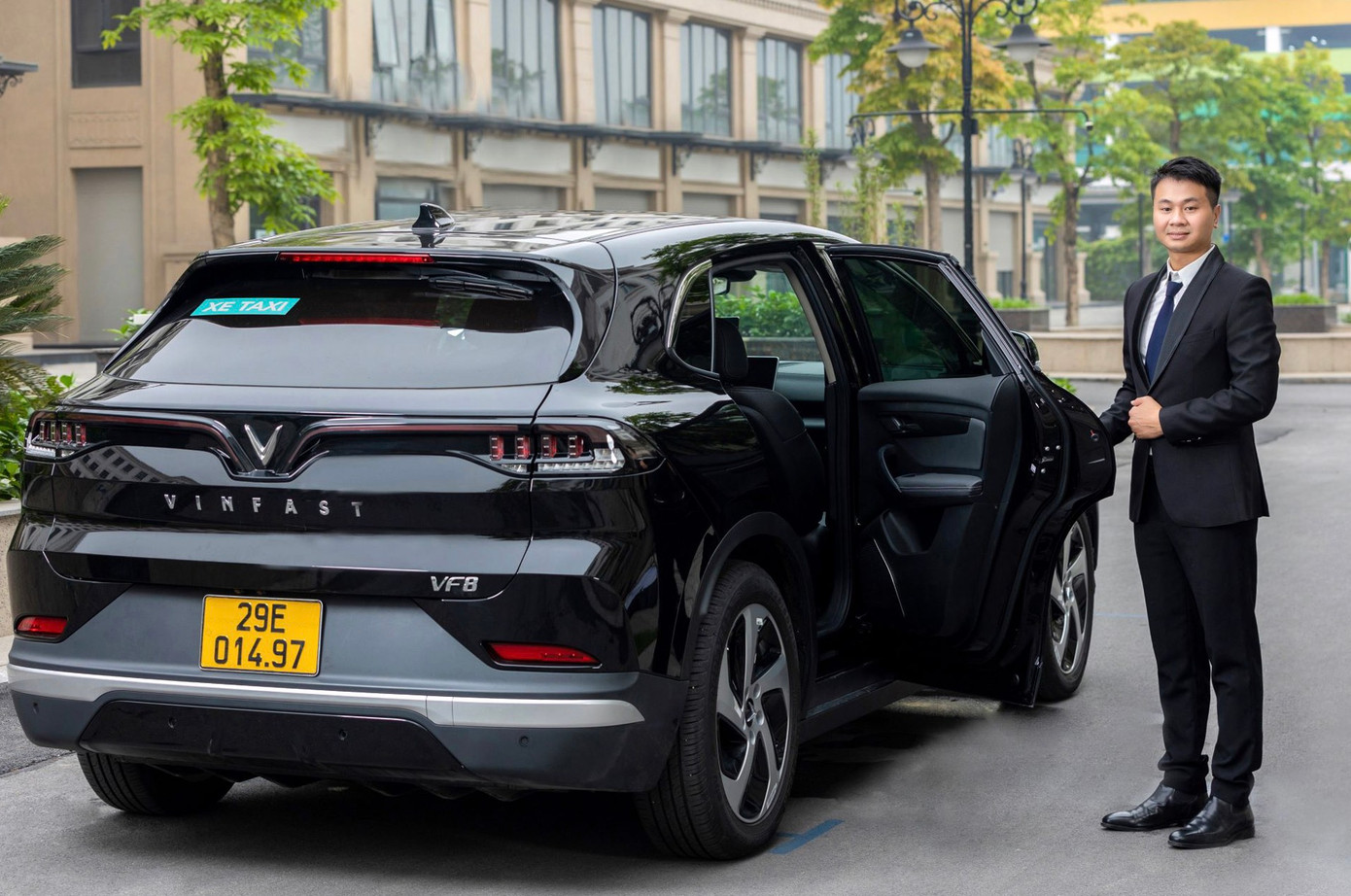 Dịch vụ Xanh Plus sử dụng toàn bộ xe VinFast VF 8 cao cấp, với nhiều tiện nghi trang bị trên xe.