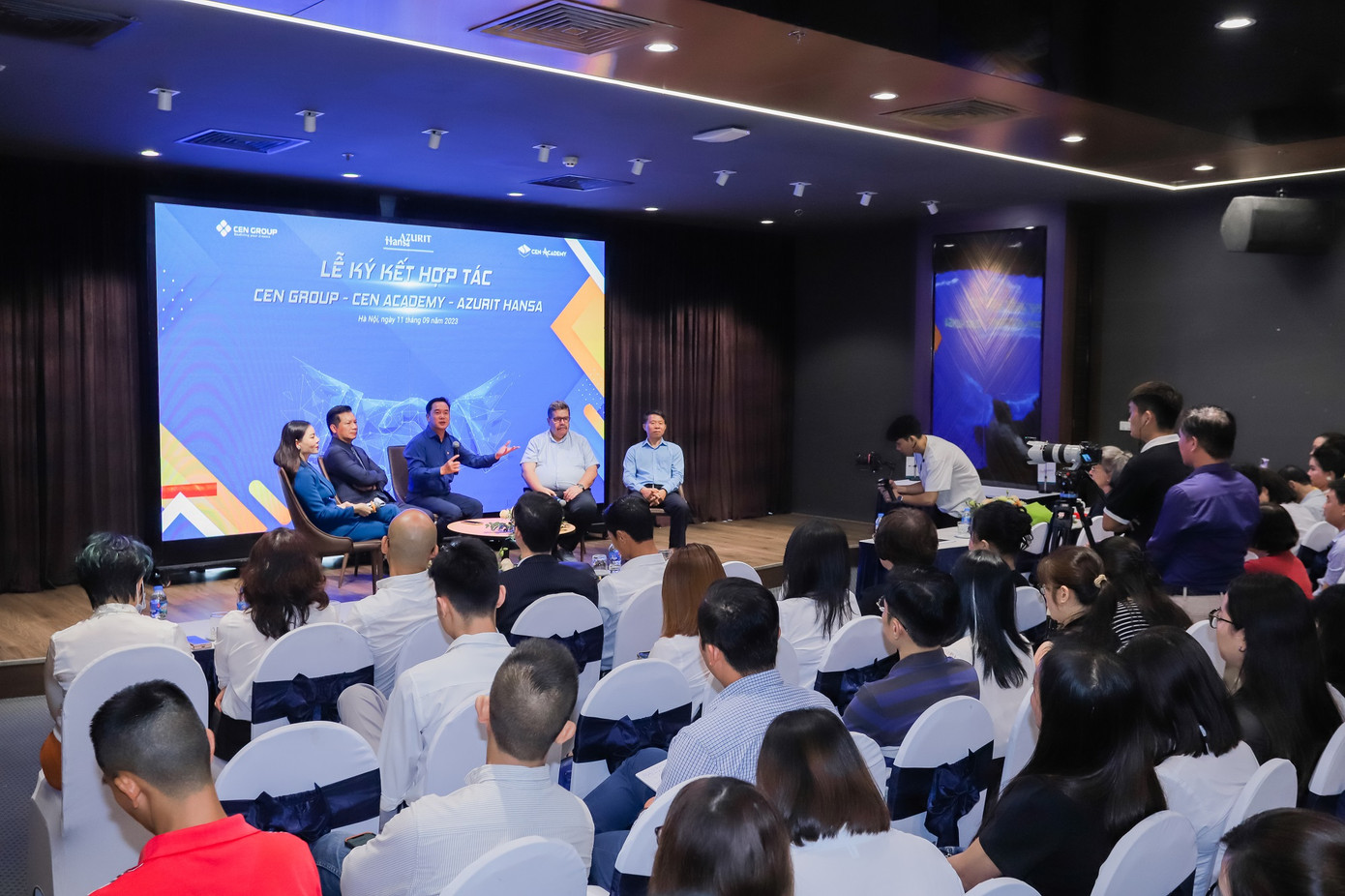 Các diễn giả chia sẻ về tiềm năng, cơ hội của mô hình BĐS điều dưỡng tại Việt Nam. Các diễn giả chia sẻ về tiềm năng, cơ hội của mô hình BĐS điều dưỡng tại Việt Nam.