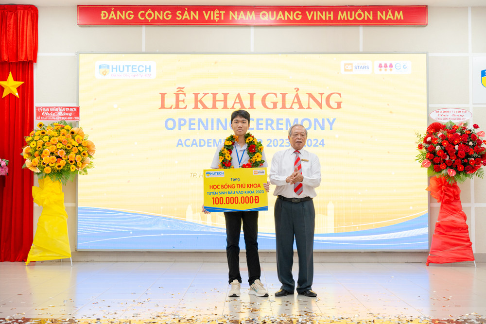Lê Thiên Ân - Thủ khoa đầu vào HUTECH năm 2023 nhận học bổng trị giá 100 triệu đồng