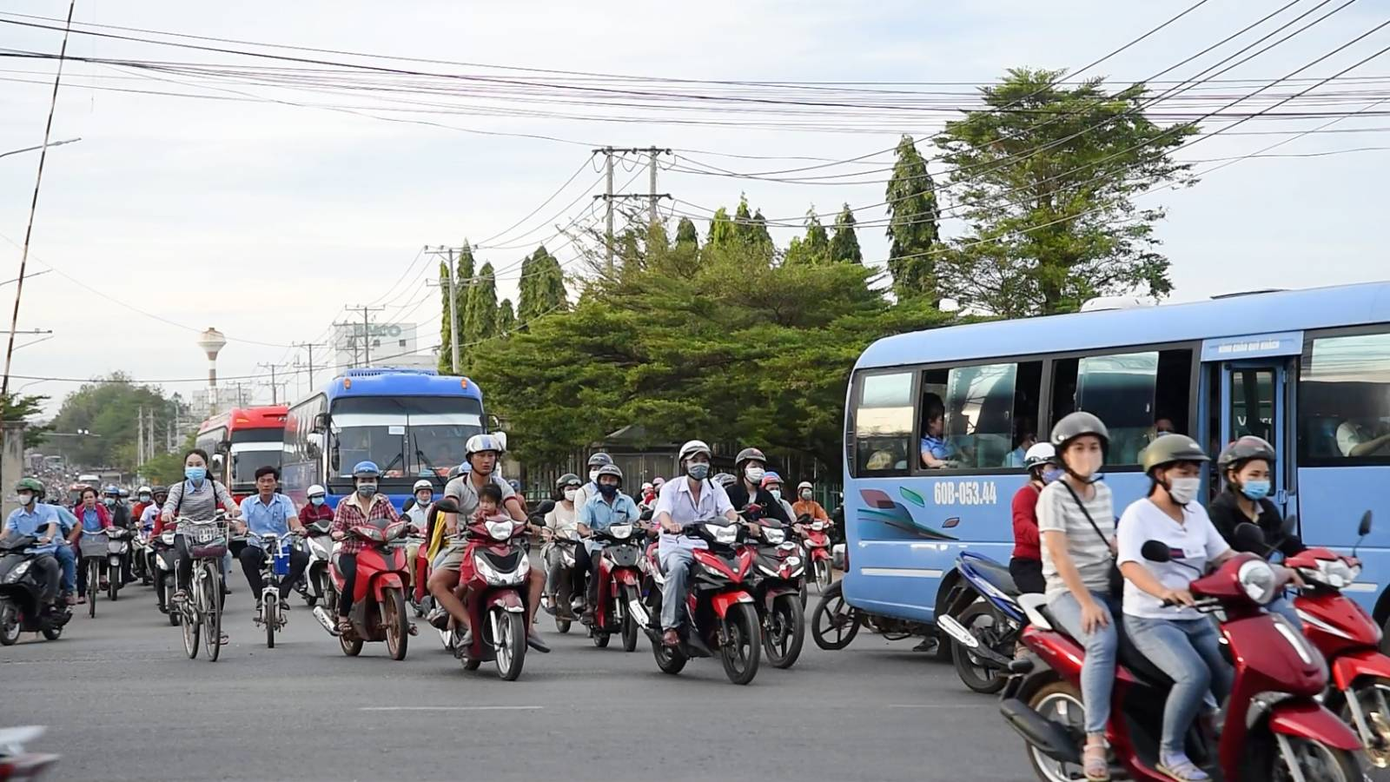 Dân cư đông đúc trên tuyến đường ĐT 767 kết nối trực tiếp khu đô thị Estella City. Dân cư đông đúc trên tuyến đường ĐT 767 kết nối trực tiếp khu đô thị Estella City.