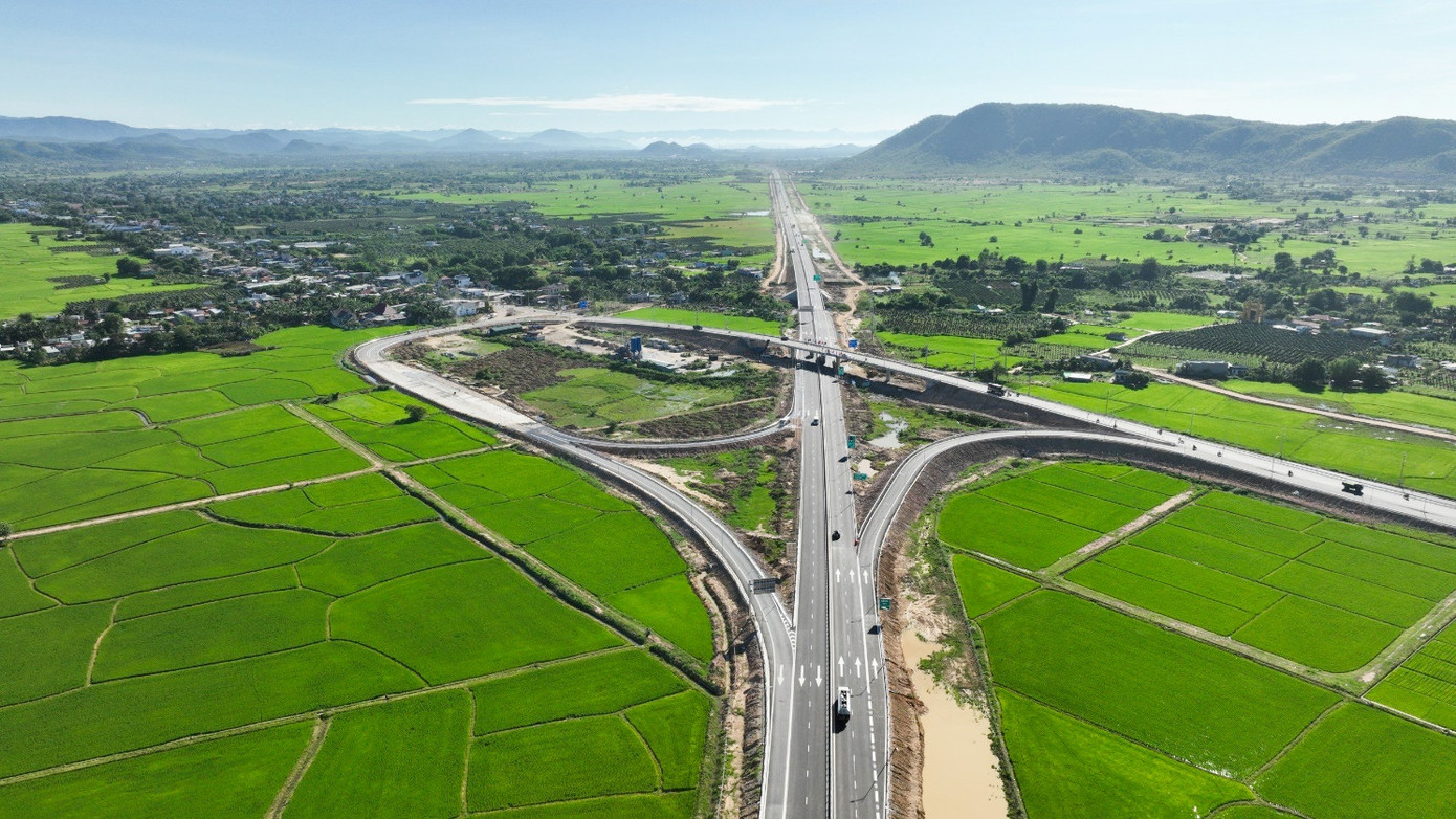 Nhiều dự án thành phần thuộc Dự án đầu tư xây dựng cao tốc Bắc – Nam phía Đông (giai đoạn 1) (2020 – 2023) đã được VINACONEX thi công và hoàn thành đúng tiến độ, bất chấp những tác động của đại dịch COVID - 19 Nhiều dự án thành phần thuộc Dự án đầu tư xây dựng cao tốc Bắc – Nam phía Đông (giai đoạn 1) (2020 – 2023) đã được VINACONEX thi công và hoàn thành đúng tiến độ, bất chấp những tác động của đại dịch COVID - 19